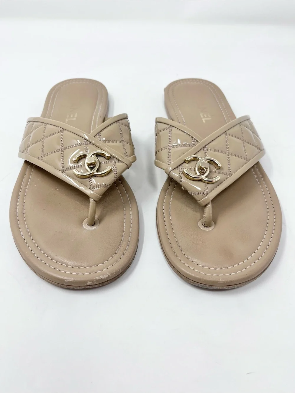 Chanel CC Turnlock Quilted Sandal Tan Patent Leather Thong Flat size 38.5 EU